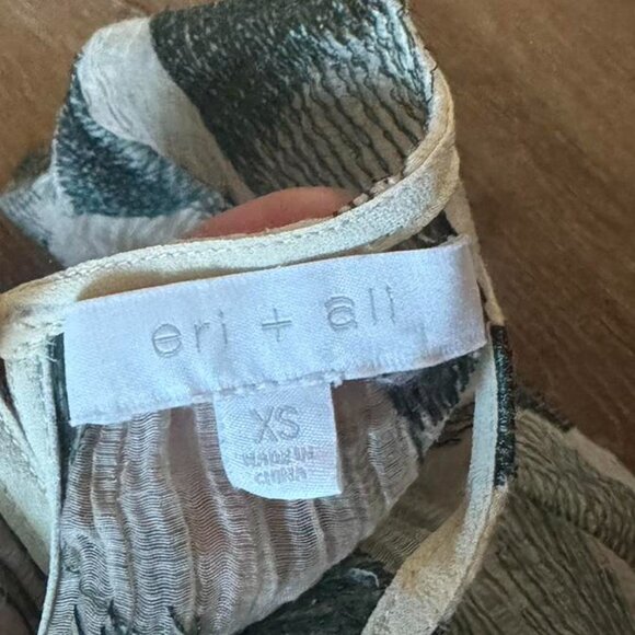 Eri + Ali Anthropologie Green Embroidered abstract Paint Stroke Blouse XS - Picture 3 of 3